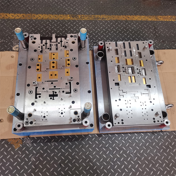 One-out 4-hinge cont