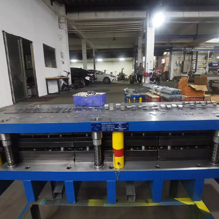 Continuous die for m