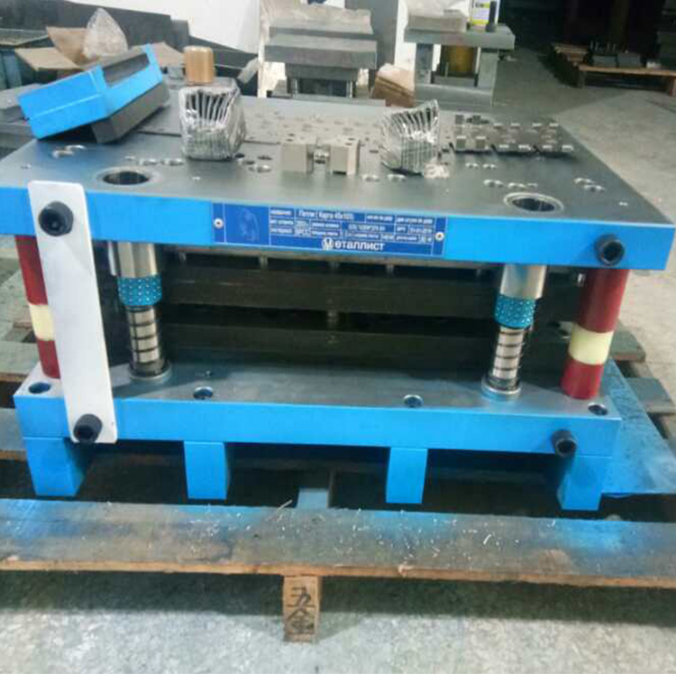 Continuous die for c