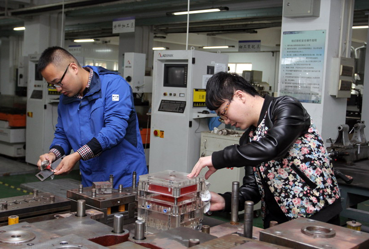 关于五金模具的保养