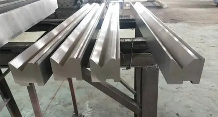 如何设计折弯机模具？